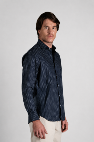 Camisa Rafael Cure en algodón pima, suave y duradera. Classic fit ideal para looks elegantes.
