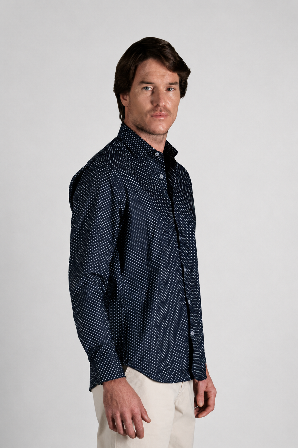 Camisa Rafael Cure en algodón pima, suave y duradera. Classic fit ideal para looks elegantes.