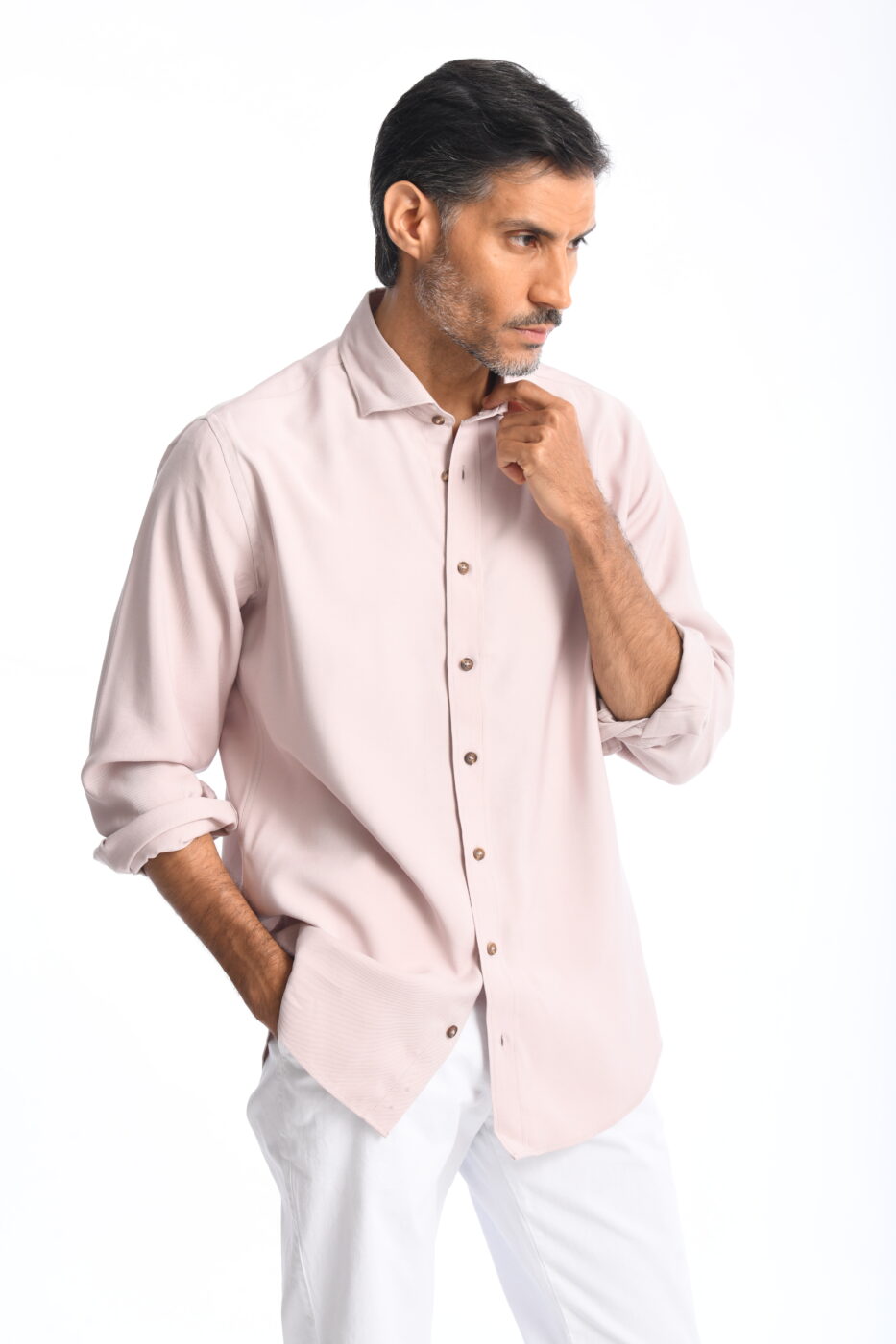Camisa Rafael Cure para hombre, fresca, no se arruga y repele líquidos. Diseño classic fit con caída fluida para un estilo elegante y versátil.