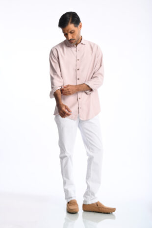 Camisa Rafael Cure para hombre, fresca, no se arruga y repele líquidos. Diseño classic fit con caída fluida para un estilo elegante y versátil.