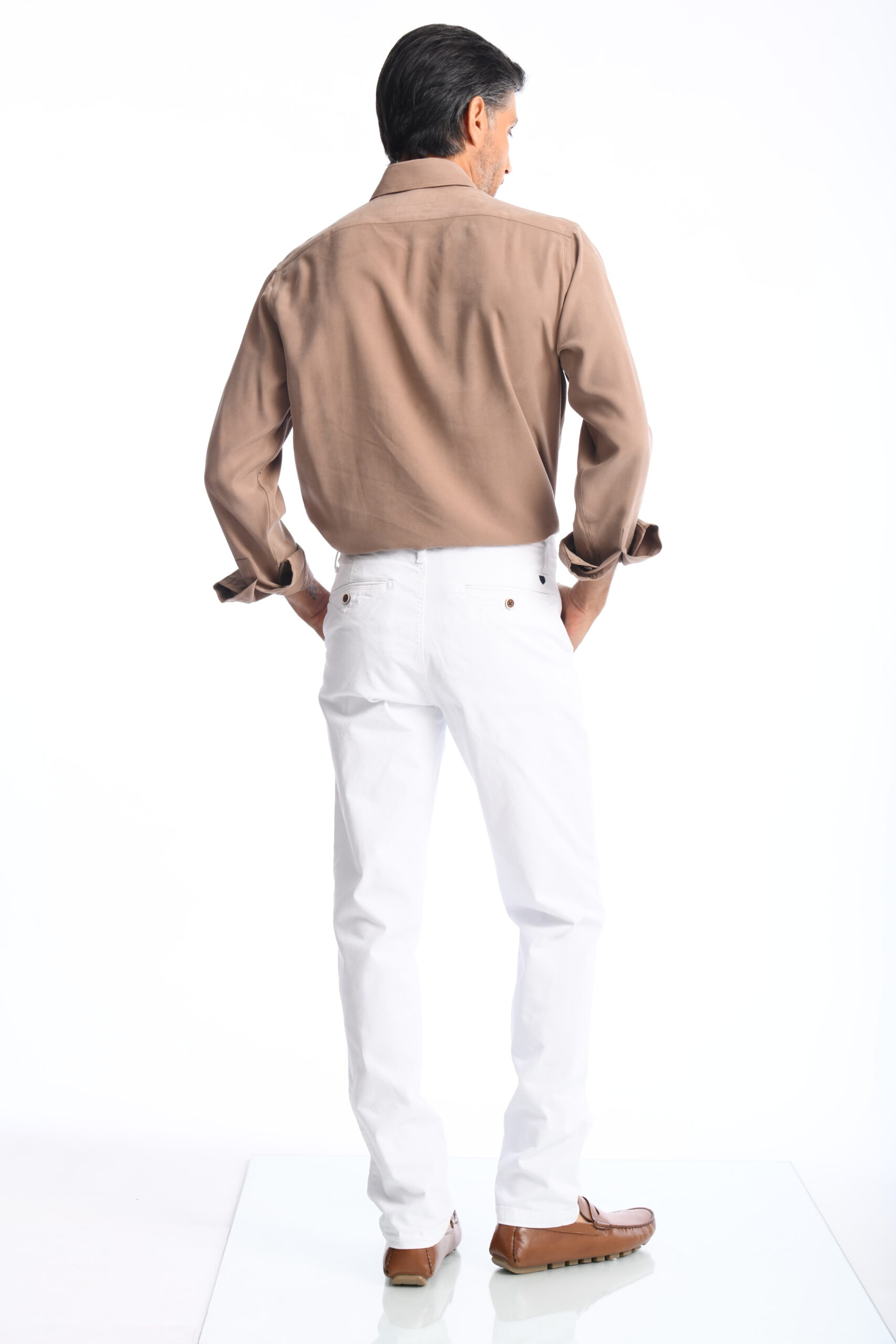 Camisa Rafael Cure para hombre, fresca, no se arruga y repele líquidos. Diseño classic fit con caída fluida para un estilo elegante y versátil.