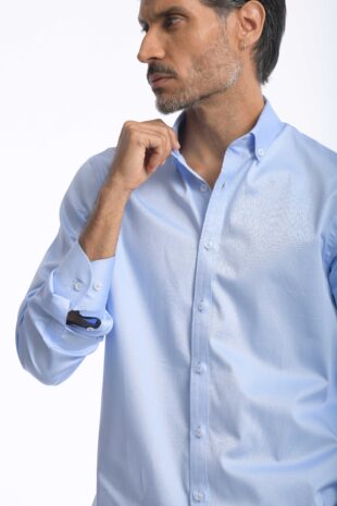 Camisa Rafael Cure para hombre en algodón Pima, suave y fresca. Diseño classic fit con cuello button down, ideal para looks elegantes.