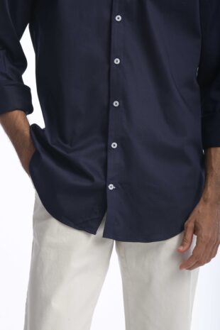 Camisa Rafael Cure para hombre en algodón Pima, suave y fresca. Diseño classic fit con cuello button down, ideal para looks elegantes.
