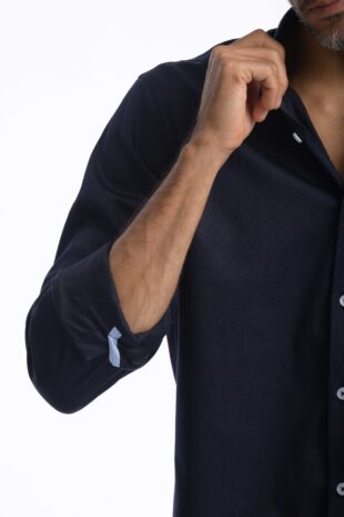 Camisa Rafael Cure para hombre en algodón Pima, suave y fresca. Diseño classic fit con cuello button down, ideal para looks elegantes.