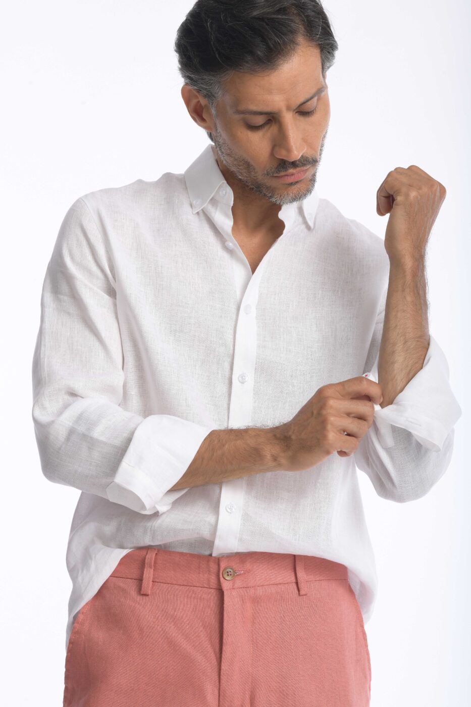 Camisa Rafael Cure en lino, fresca, transpirable y de secado rápido. No pica ni genera alergias. Ideal para looks elegantes y cómodos.