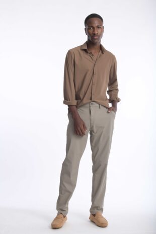 Pantalón Rafael Cure Smart Tech, antiarrugas, stretch y sin plancha. Secado rápido, cómodo y con bolsillos funcionales.