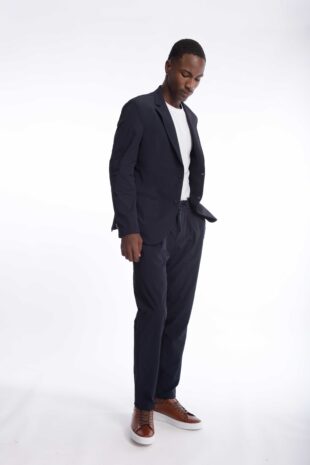 Traje Rafael Cure Travel Tech, elástico, antiarrugas y resistente al agua. Slim fit cómodo, ideal para viajes y uso diario.