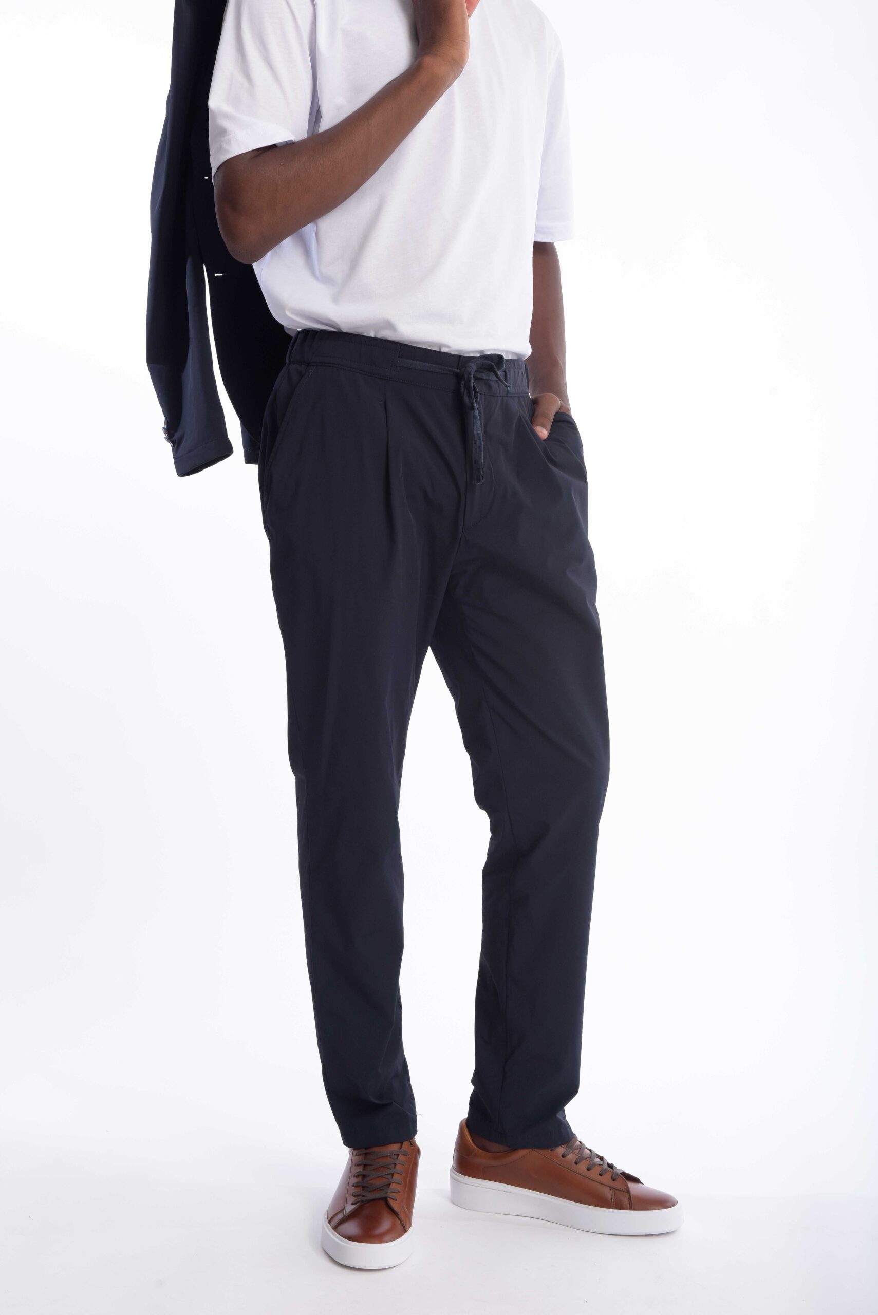 Traje Rafael Cure Travel Tech, elástico, antiarrugas y resistente al agua. Slim fit cómodo, ideal para viajes y uso diario.