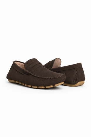 Mocasín Rafael Cure en cuero nubuck, cómodo y flexible. Suela ligera ideal para uso diario.