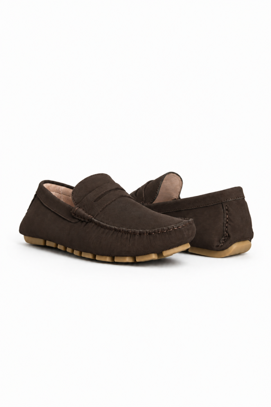 Mocasín Rafael Cure en cuero nubuck, cómodo y flexible. Suela ligera ideal para uso diario.