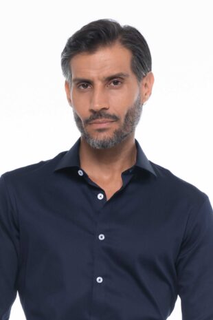 Camisa para hombre en algodón pima stretch. Suave, fresca y cómoda con corte slim fit y acabado premium.