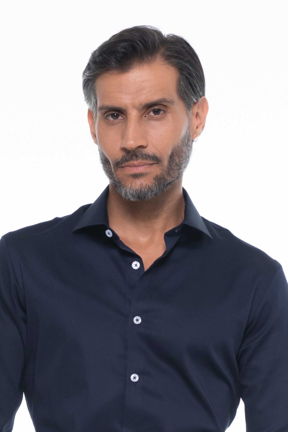 Camisa para hombre en algodón pima stretch. Suave, fresca y cómoda con corte slim fit y acabado premium.
